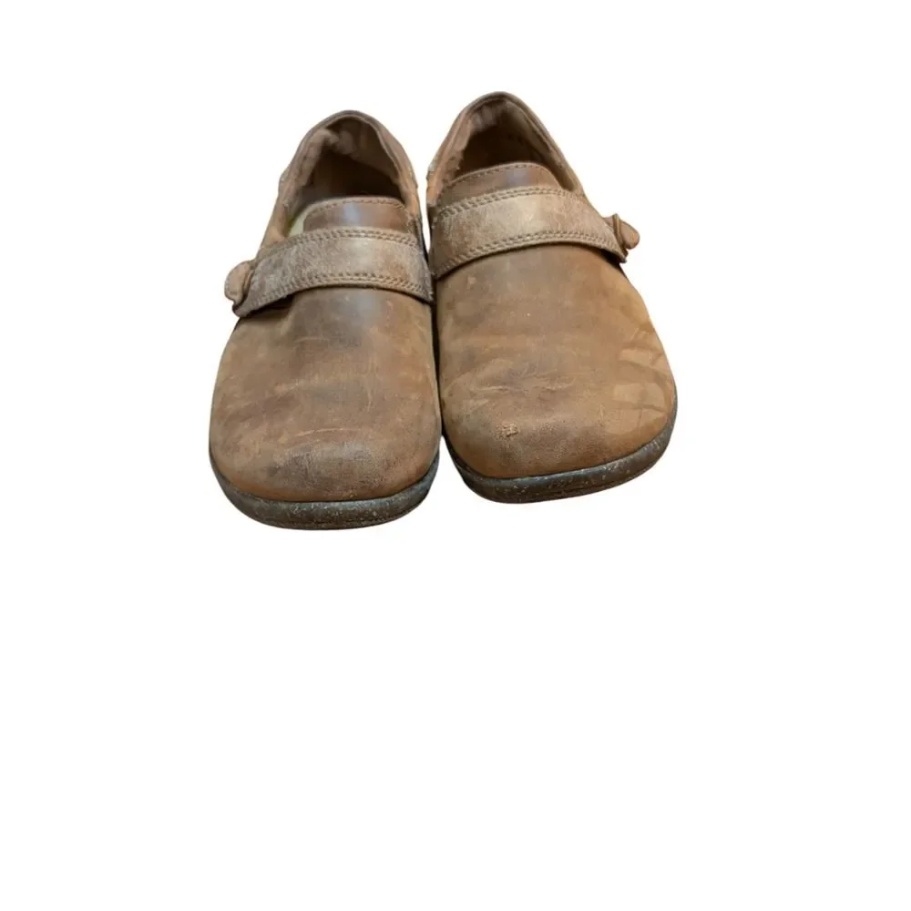 Clarks Roseville Dot Brown Leather Comfort Loafers size 6M tan distressed clog